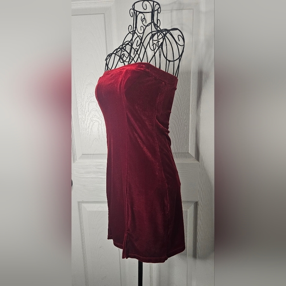 JoinUs Velvet Strapless Mini Dress - Picture 3 of 6